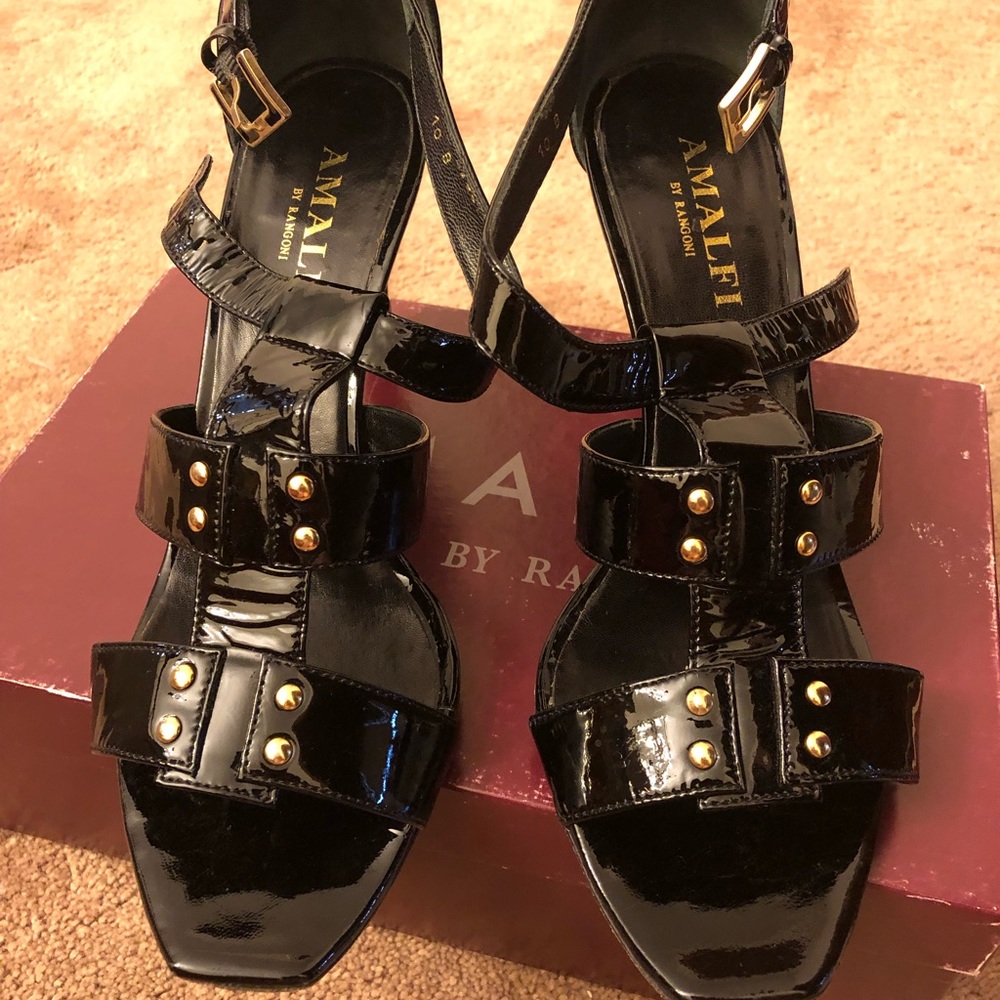 Strappy black pumps